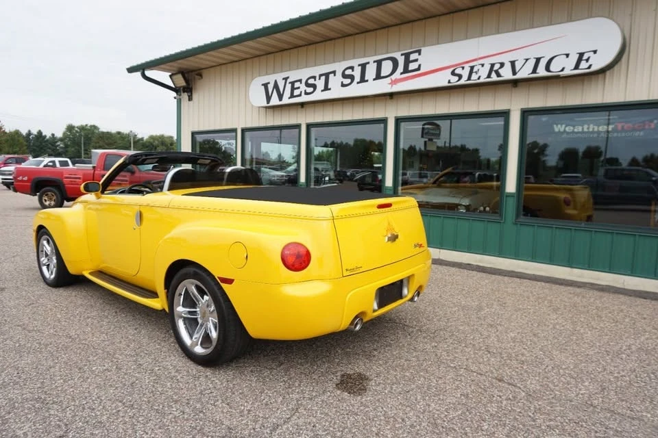 2004 Chevrolet SSR - Image 8 of 20