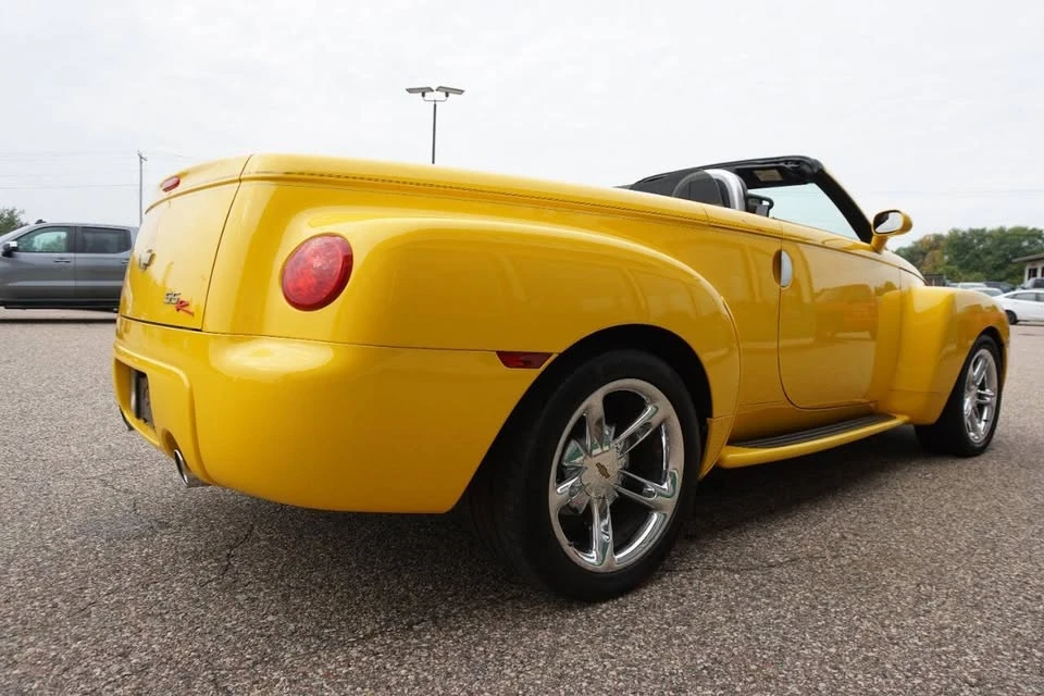 2004 Chevrolet SSR - Image 6 of 20