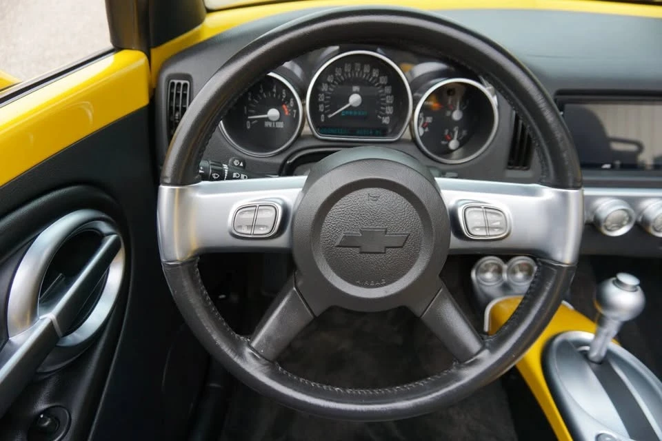 2004 Chevrolet SSR - Image 12 of 20