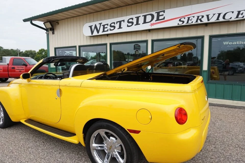 2004 Chevrolet SSR - Image 9 of 20