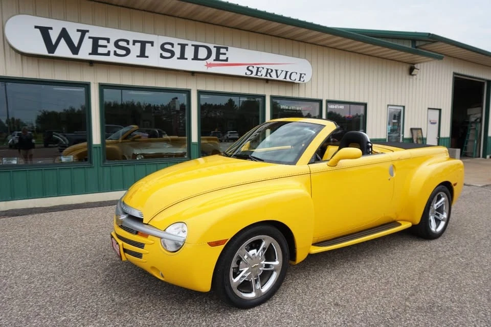 2004 Chevrolet SSR - Image 3 of 20