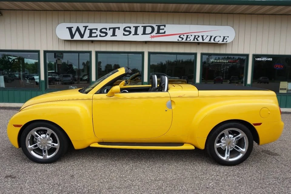 2004 Chevrolet SSR - Image 2 of 20