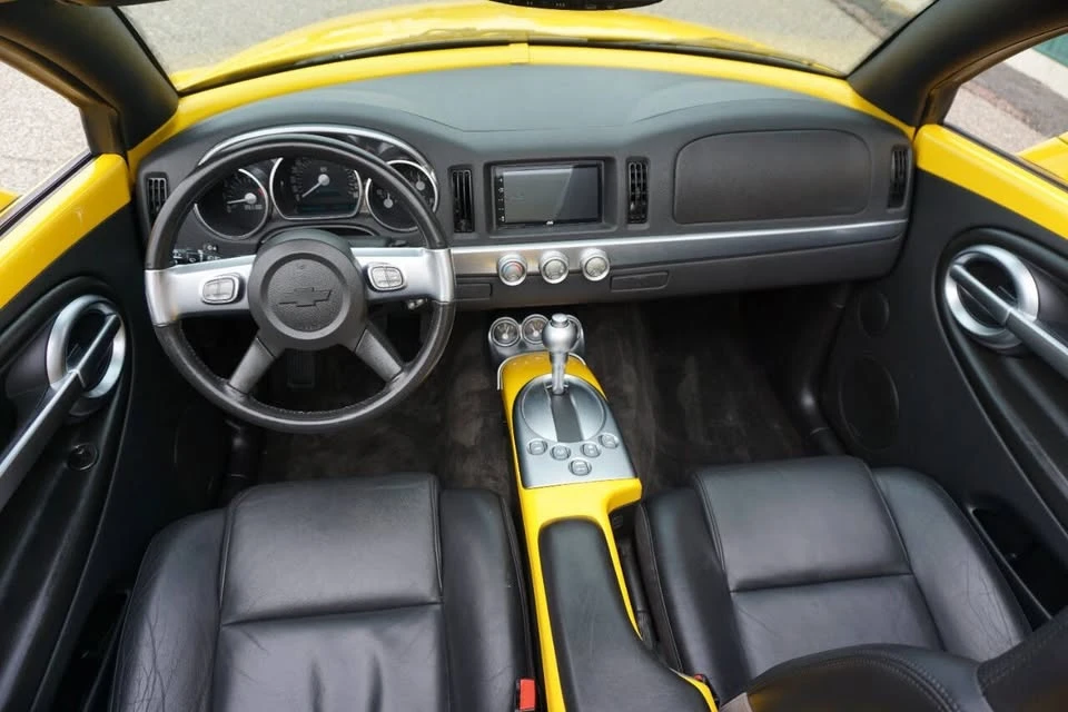 2004 Chevrolet SSR - Image 11 of 20