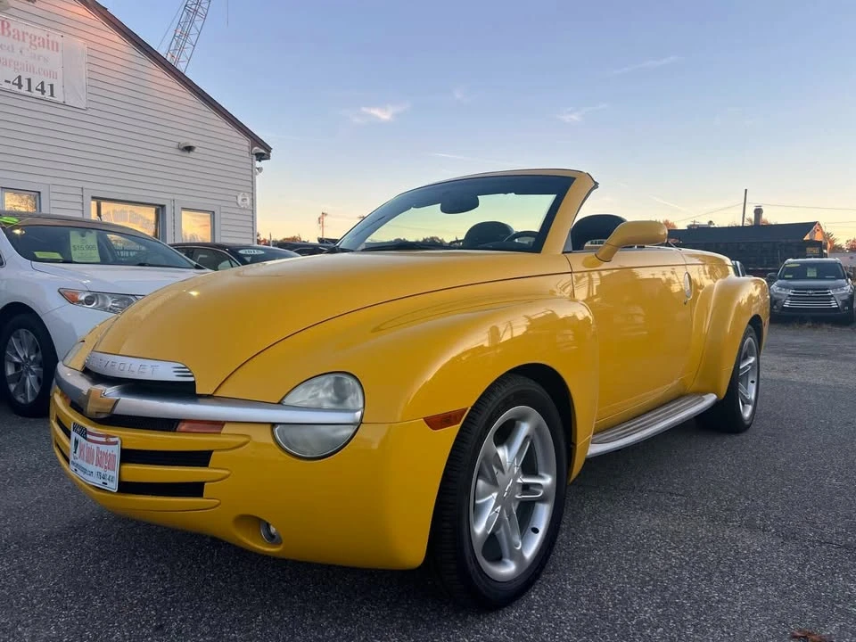 2004 Chevrolet SSR - Image 2 of 18