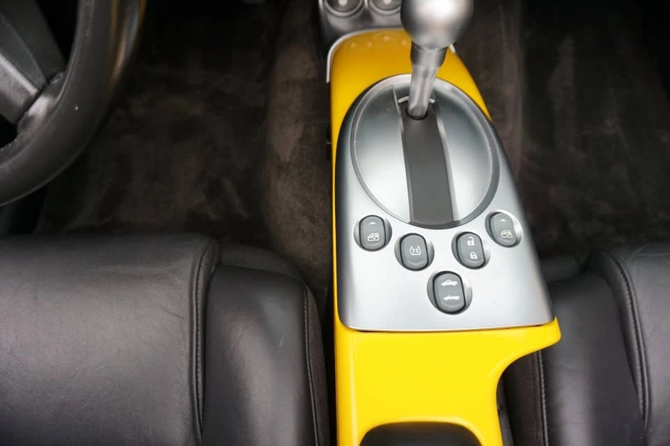 2004 Chevrolet SSR - Image 14 of 20