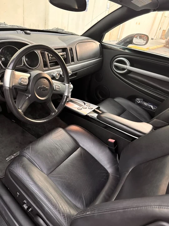 2004 Chevrolet SSR - Image 3 of 3