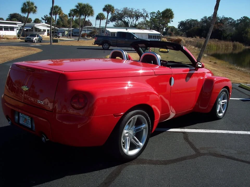 2004 Chevrolet SSR - Image 2 of 10