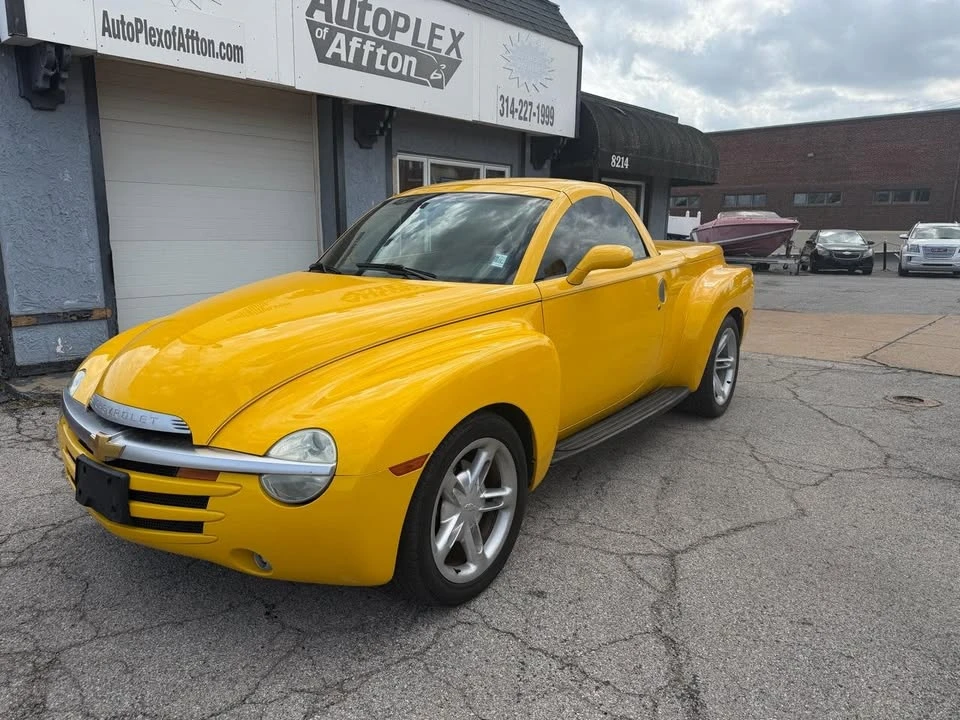 2004 Chevrolet SSR - Image 2 of 13