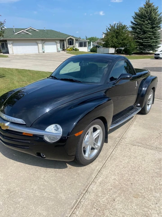 2004 Chevrolet SSR - Image 2 of 4