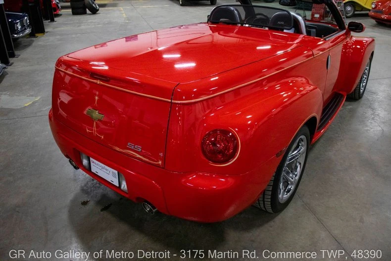 2004 Chevrolet SSR - Image 16 of 20