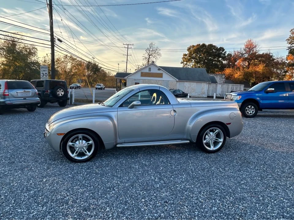 2004 Chevrolet SSR - Image 2 of 16