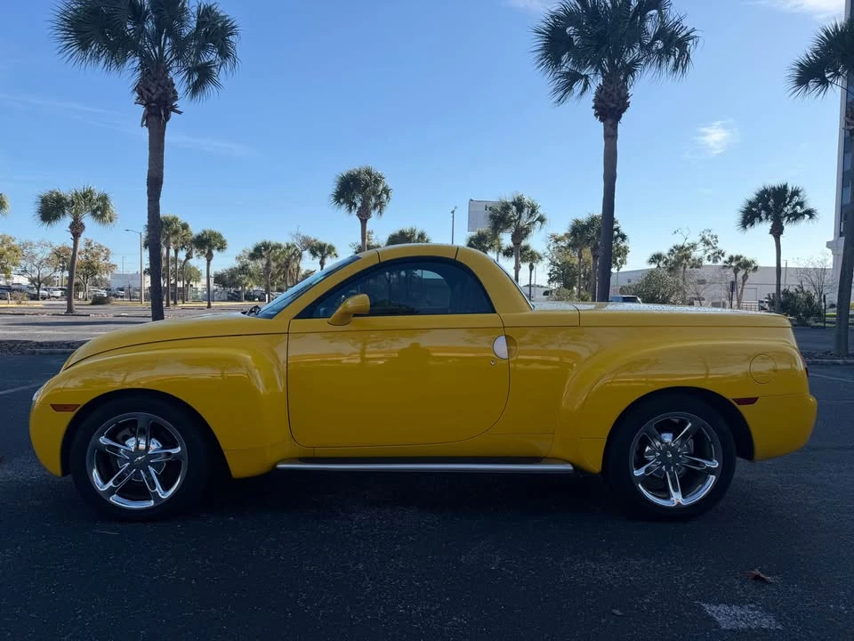 2004 Chevrolet SSR - Image 2 of 9