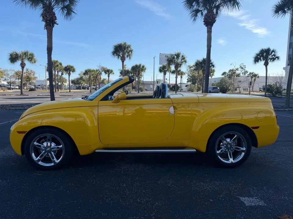 2004 Chevrolet SSR - Image 8 of 9