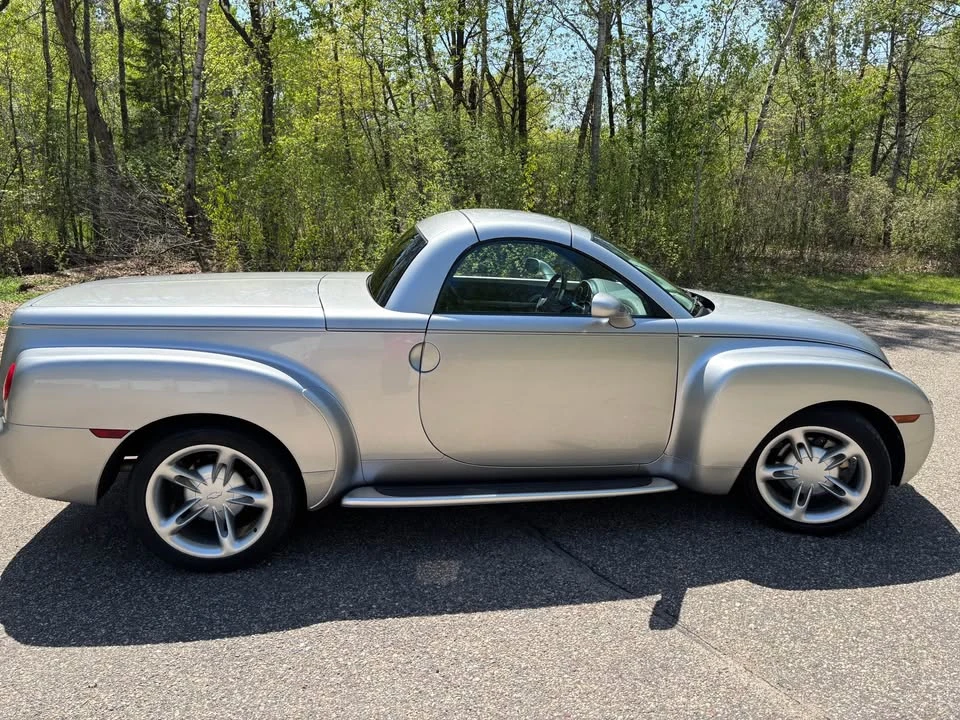 2004 Chevrolet SSR - Image 9 of 12