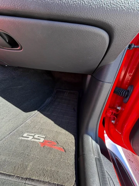 2004 Chevrolet SSR - Image 17 of 17