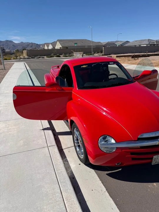 2004 Chevrolet SSR - Image 11 of 17
