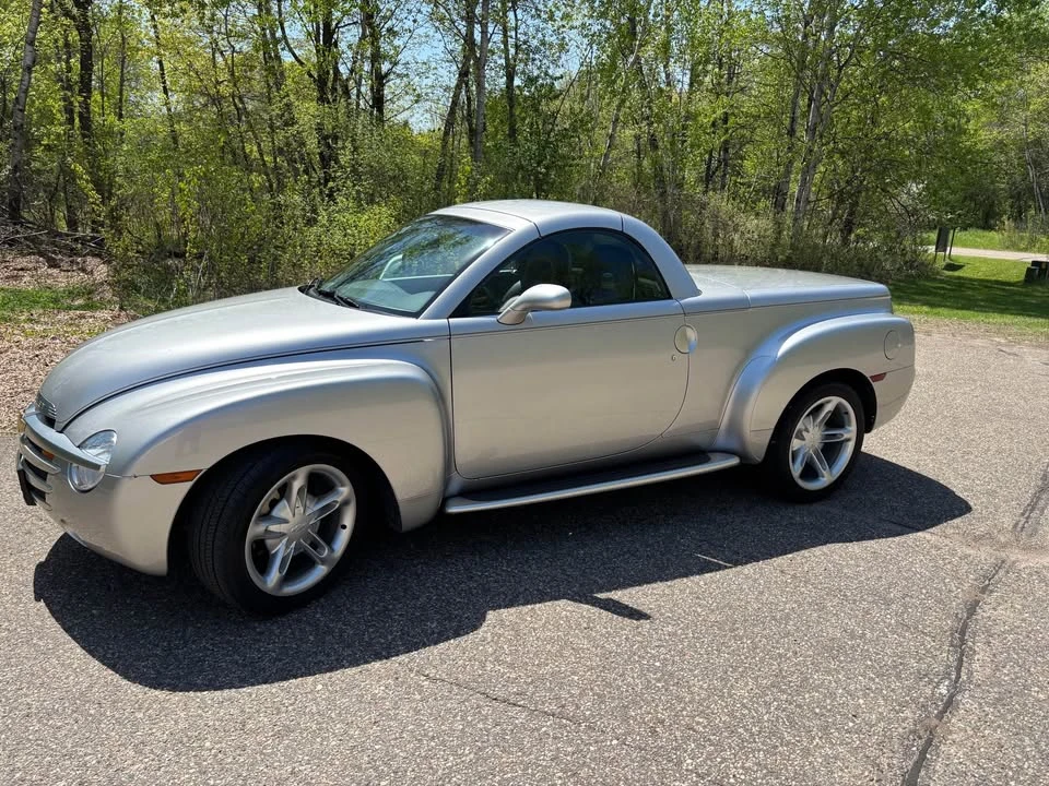 2004 Chevrolet SSR - Image 6 of 12