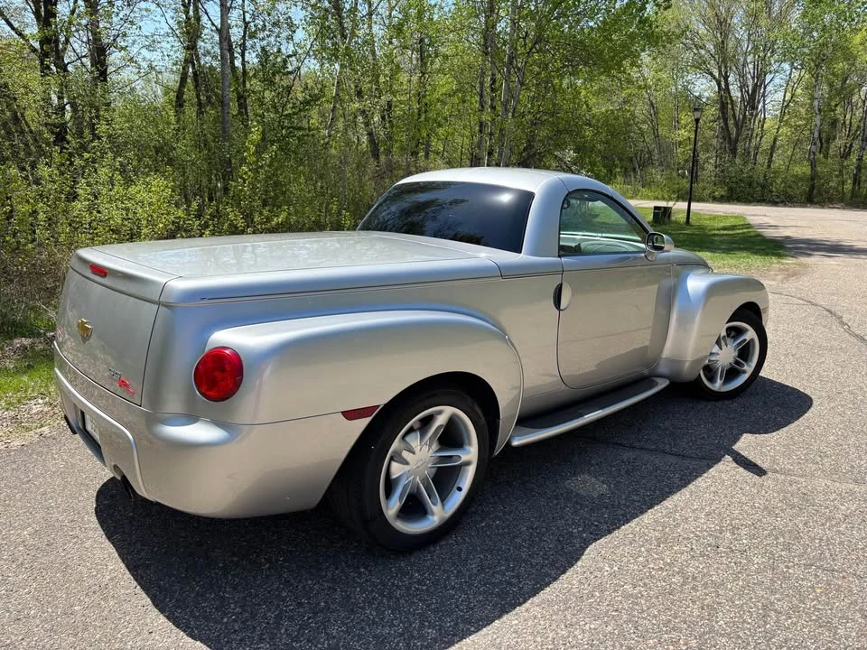2004 Chevrolet SSR - Image 3 of 12