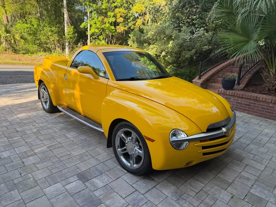 2004 Chevrolet SSR - Image 4 of 4