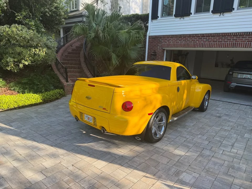 2004 Chevrolet SSR - Image 3 of 4