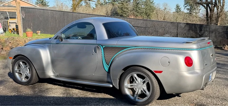 2004 Chevrolet SSR - Image 9 of 10