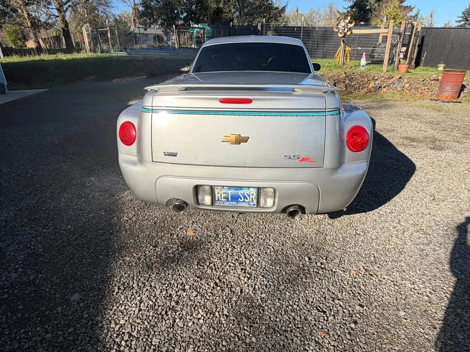 2004 Chevrolet SSR - Image 4 of 10