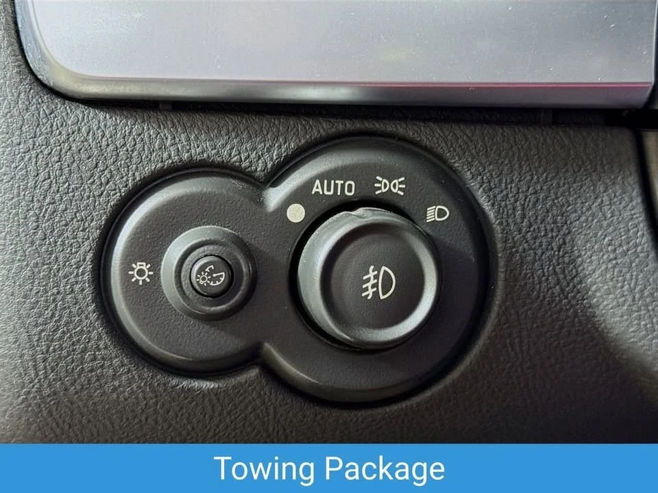 2004 Chevrolet SSR - Image 11 of 19