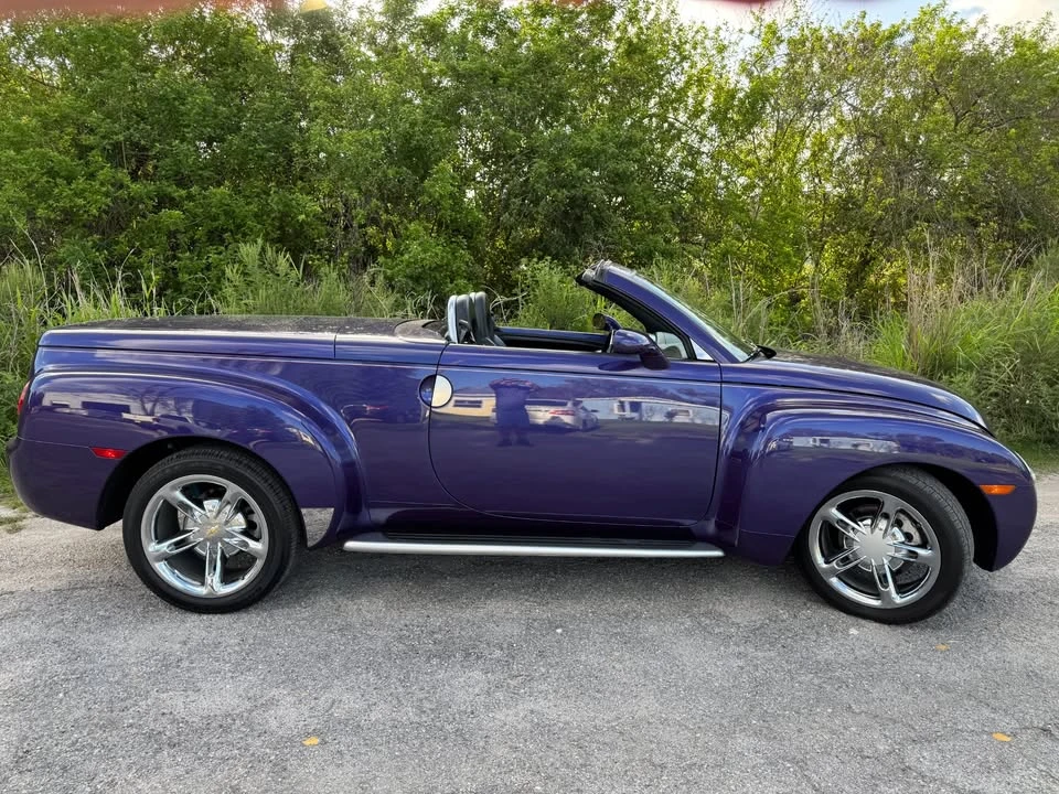 2004 Chevrolet SSR - Image 2 of 18