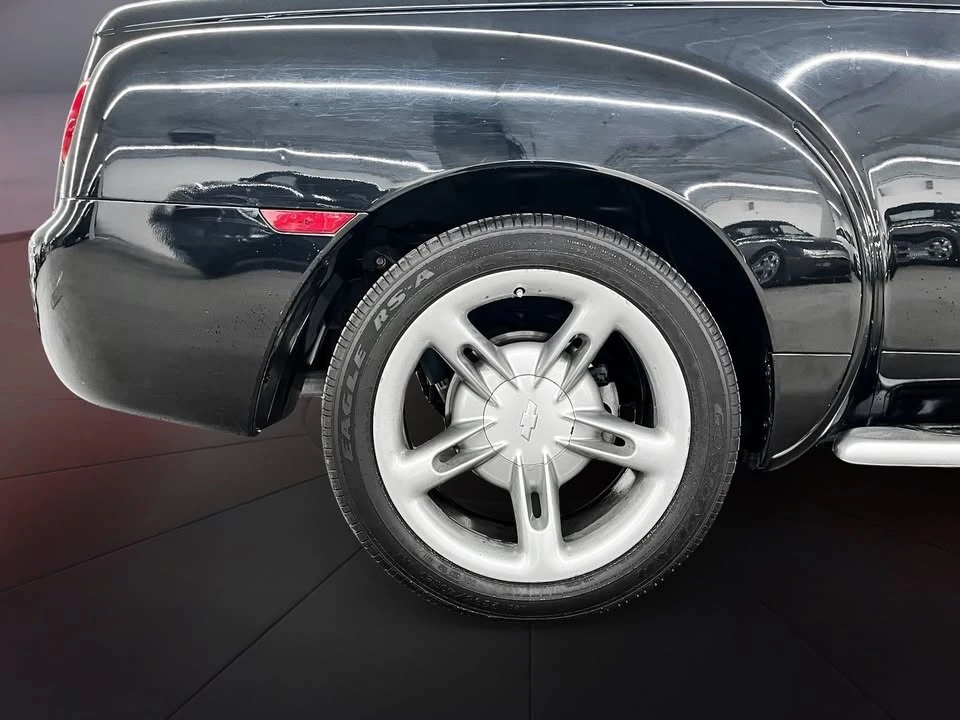 2004 Chevrolet SSR - Image 11 of 20