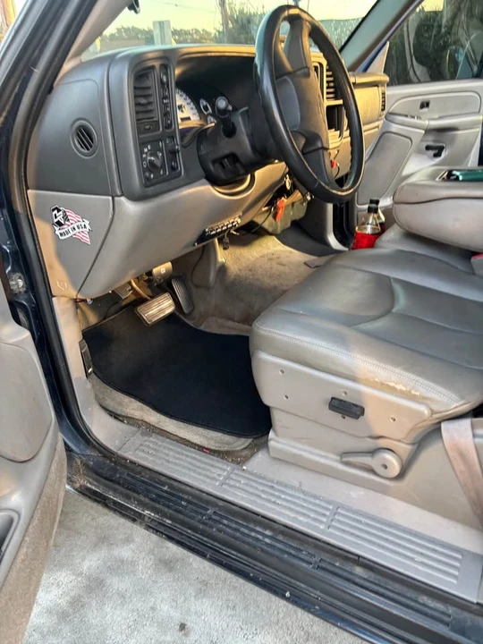 2004 Chevrolet Suburban 9th Gen - Image 6 of 9