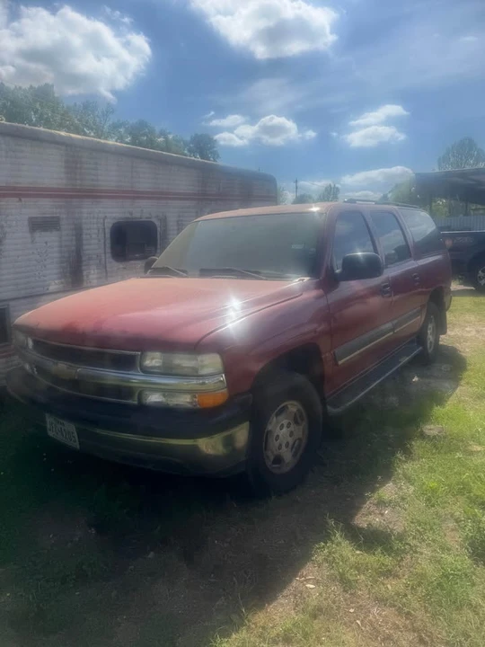 2004 Chevrolet Suburban 9th Gen - Image 2 of 6