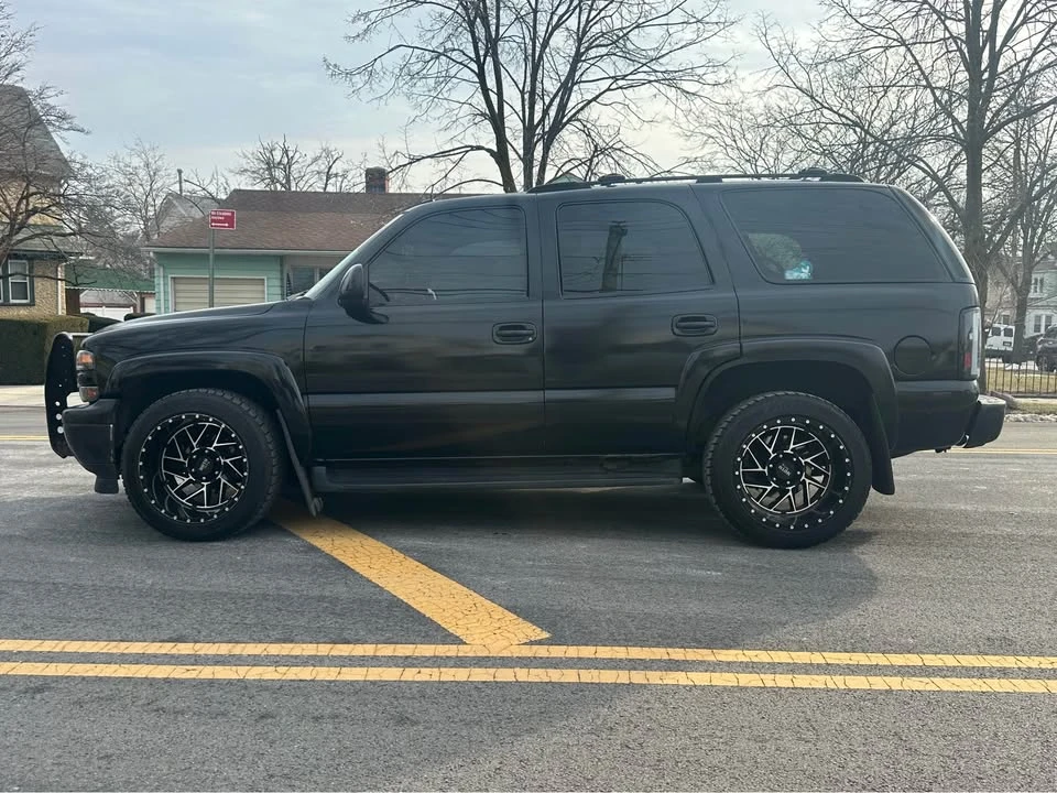 2004 Chevrolet Tahoe 2nd Gen - Image 2 of 11