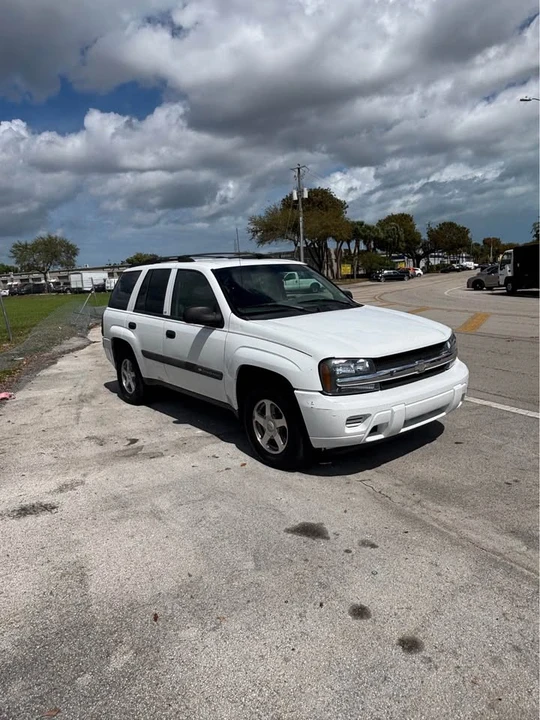 2004 Chevrolet Trailblazer - Image 2 of 14