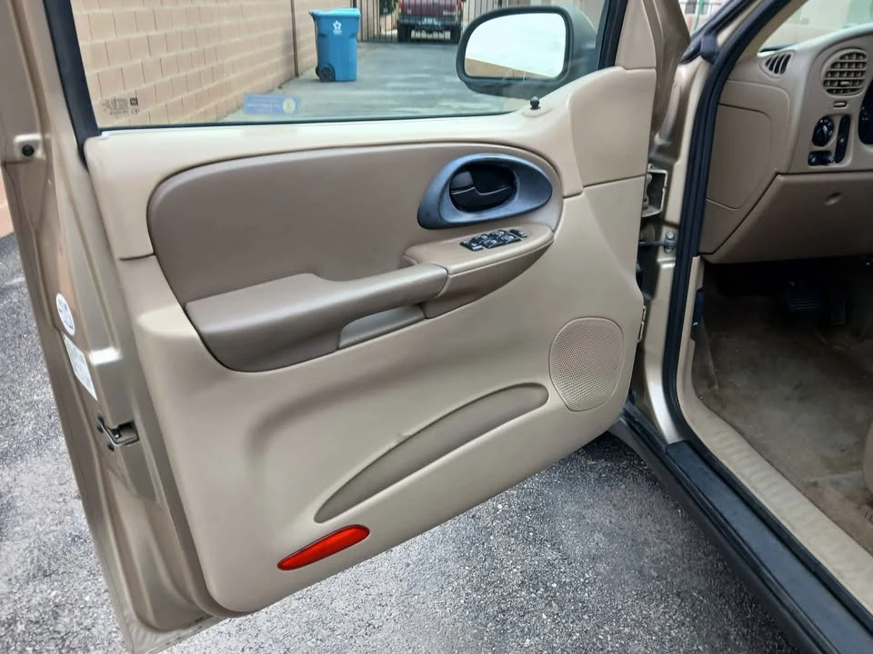 2004 Chevrolet Trailblazer - Image 9 of 16