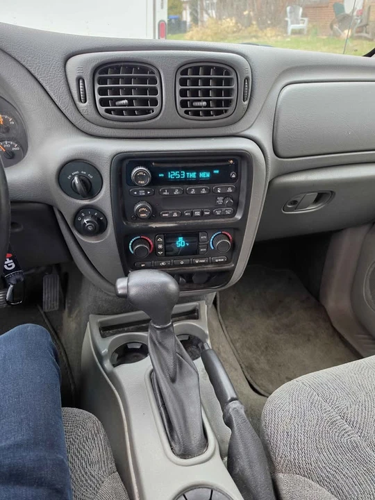 2004 Chevrolet Trailblazer - Image 3 of 9