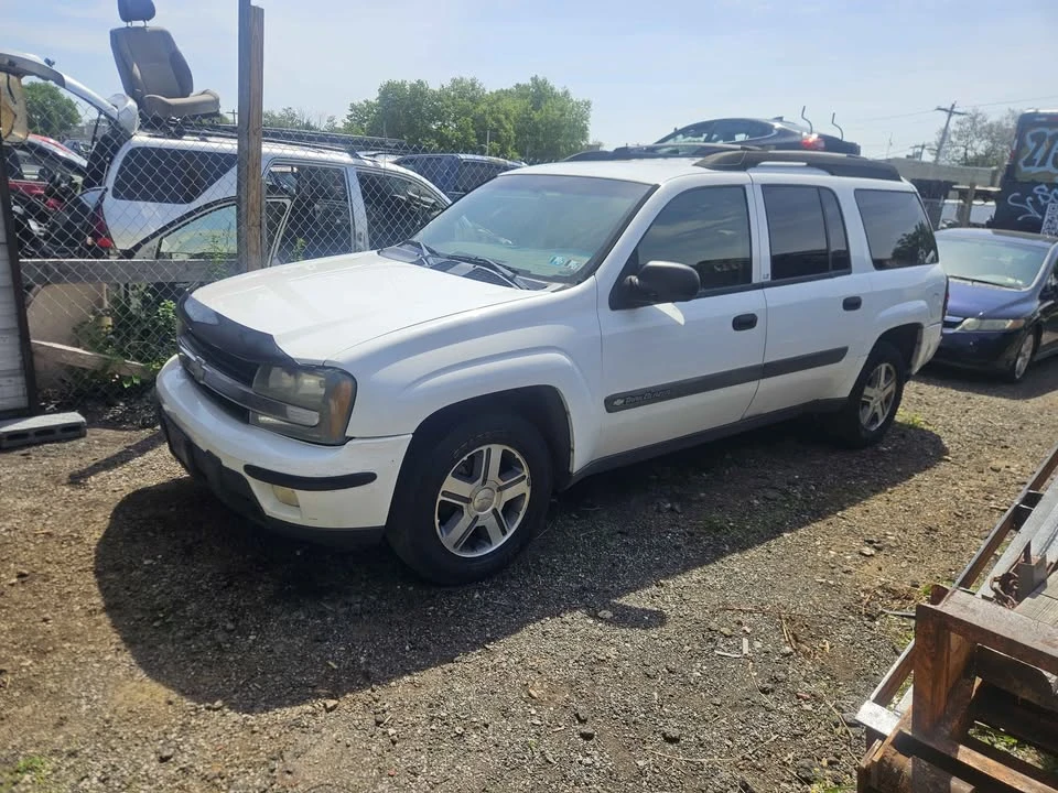 2004 Chevrolet Trailblazer - Image 2 of 10