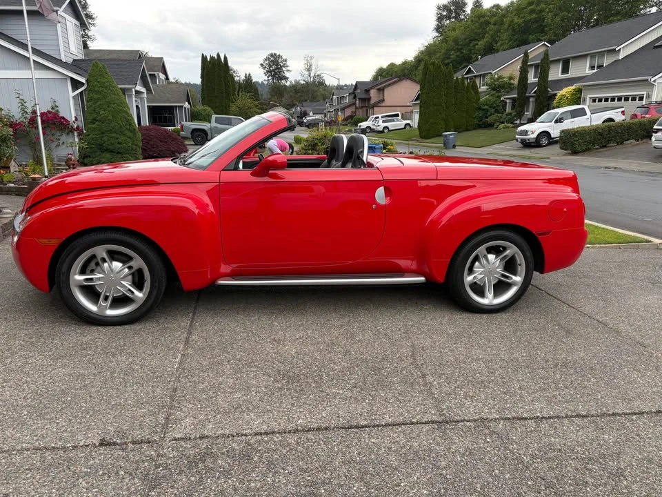 2004 Chevrolet SSR - Image 3 of 10