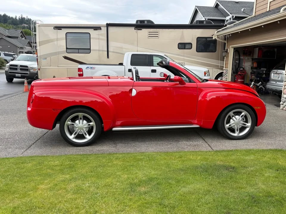 2004 Chevrolet SSR - Image 2 of 10