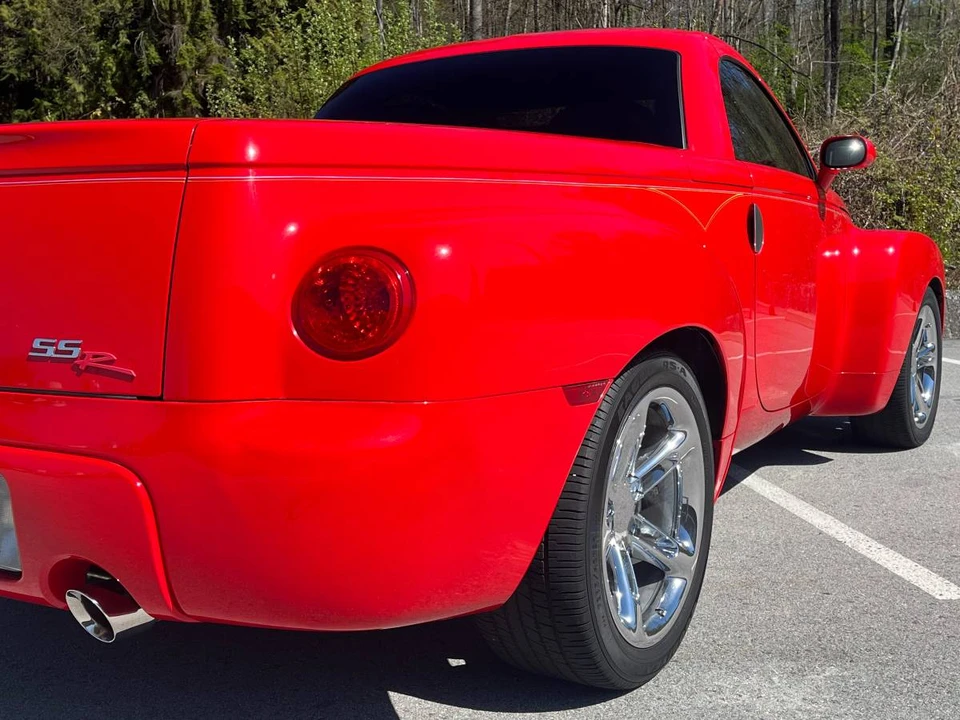 2004 Chevrolet SSR - Image 16 of 22