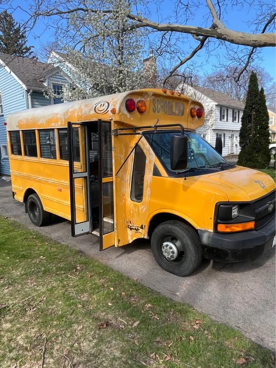 2004 Chevrolet Express - Image 3 of 10