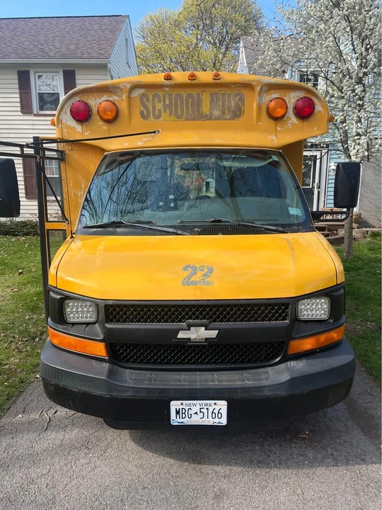 2004 Chevrolet Express - Image 2 of 10