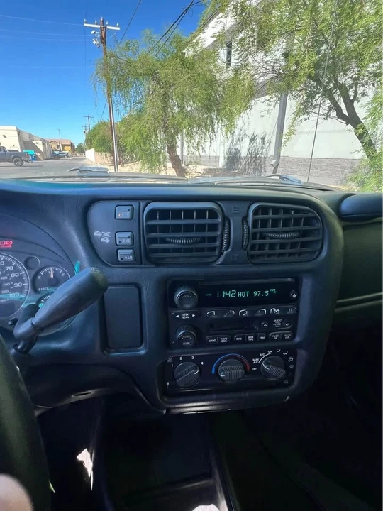 2004 Chevrolet S-10 - Image 6 of 6