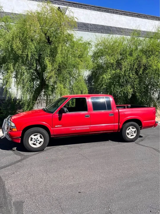 2004 Chevrolet S-10 - Image 2 of 6