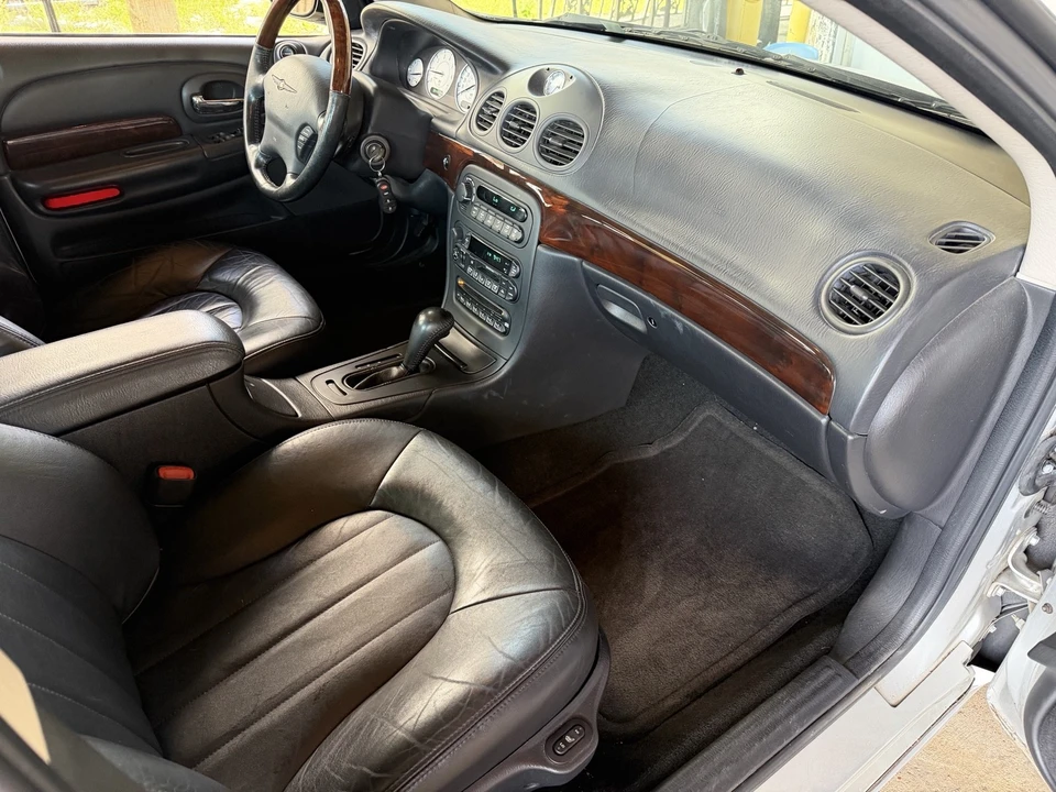 2004 Chrysler 300 - Image 17 of 23