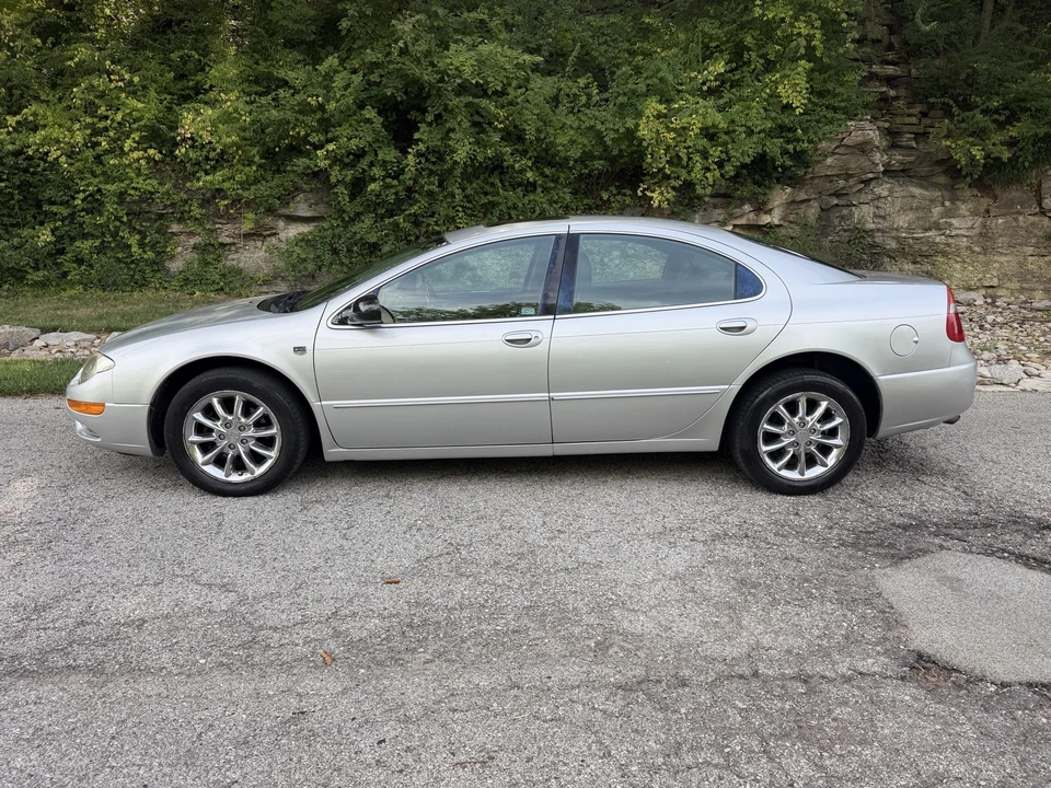 2004 Chrysler 300 - Image 3 of 23