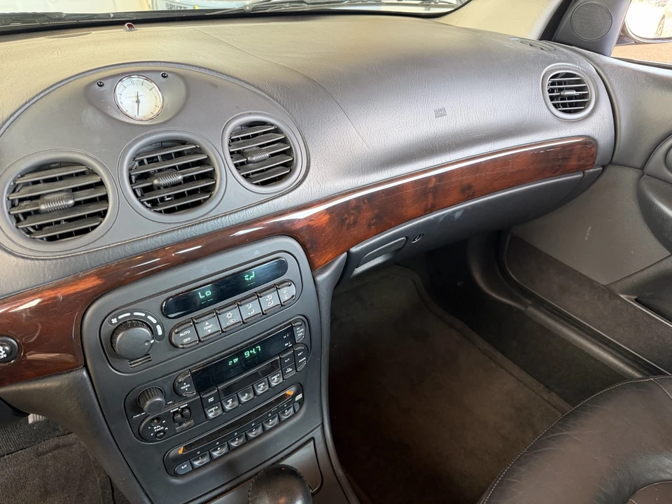 2004 Chrysler 300 - Image 13 of 23