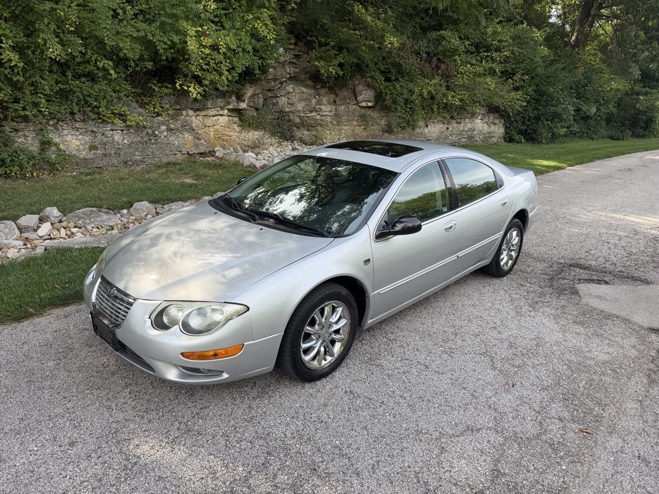 2004 Chrysler 300 - Image 2 of 23