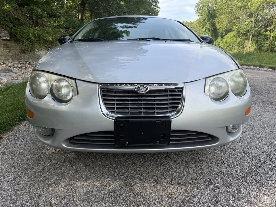 2004 Chrysler 300 - Image 9 of 23