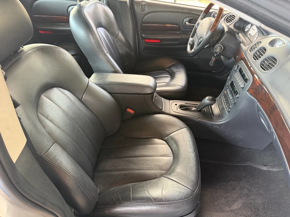 2004 Chrysler 300 - Image 19 of 23