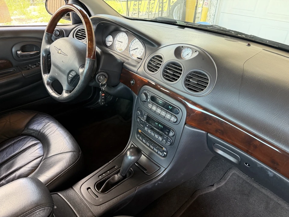 2004 Chrysler 300 - Image 18 of 23